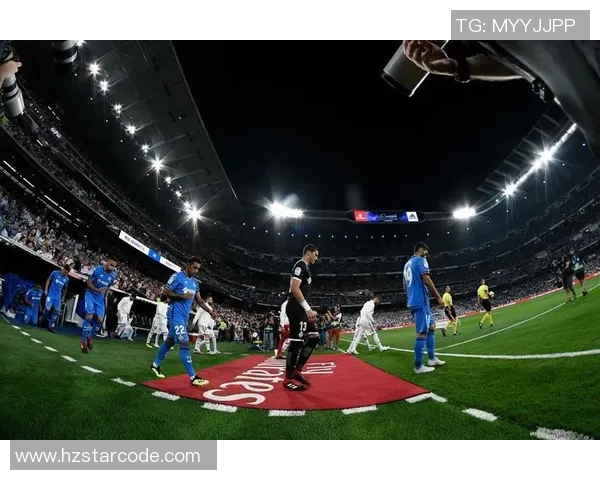 足球明星立体书精彩呈现球场瞬间与传奇故事的完美结合 足球明星立体书精彩呈现球场瞬间与传奇故事的完美结合